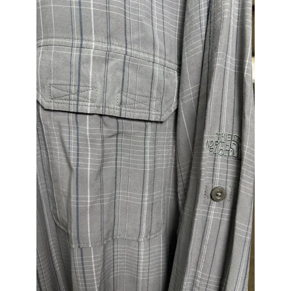 The North Face Vaporwick Gray/Wht/Blue Plaid Button-Up Vented Men’s L Shirt